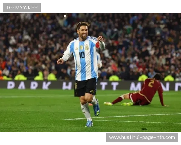 梅西训练中看似疲惫却依旧坚持，领袖魅力扑面