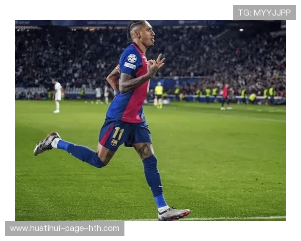 巴萨前场连续进攻，拉菲尼亚迅速插上射门得分